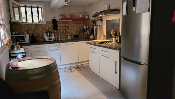 EXCLUSIVITE A SAINT SATURNIN LES AVIGNON - ENSEMBLE IMMOBILIER COMPOSE DE 2 APPARTEMENTS LOUES ET UN TERRAIN DE 650 M² 