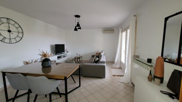 EXCLUSIVITE A SAINT SATURNIN LES AVIGNON - ENSEMBLE IMMOBILIER COMPOSE DE 2 APPARTEMENTS LOUES ET UN TERRAIN DE 650 M² 