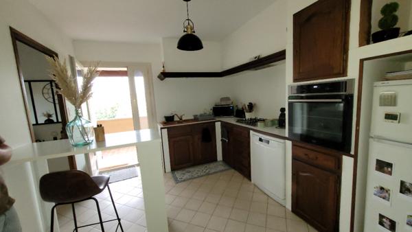EXCLUSIVITE A SAINT SATURNIN LES AVIGNON - ENSEMBLE IMMOBILIER COMPOSE DE 2 APPARTEMENTS LOUES ET UN TERRAIN DE 650 M² 