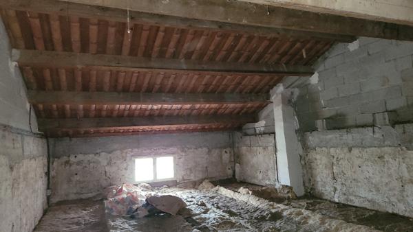 EXCLUSIVITE A SAINT SATURNIN LES AVIGNON - ENSEMBLE IMMOBILIER COMPOSE DE 2 APPARTEMENTS LOUES ET UN TERRAIN DE 650 M² 