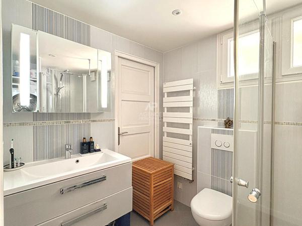 Maison 6 pièce(s) - 4 chambres 998 000 € **  - Référence  4720