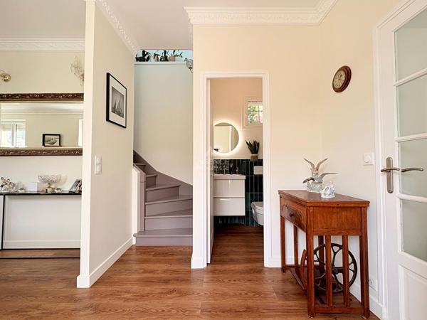 Maison 6 pièce(s) - 4 chambres 998 000 € **  - Référence  4720