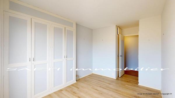 Grand appartement 109m2 – 3/4 Chambres – cave – box privé 2 voitures - Résidence privée.