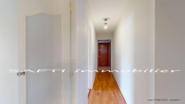 Grand appartement 109m2 – 3/4 Chambres – cave – box privé 2 voitures - Résidence privée.