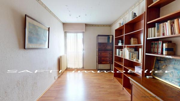 Grand appartement 109m2 – 3/4 Chambres – cave – box privé 2 voitures - Résidence privée.