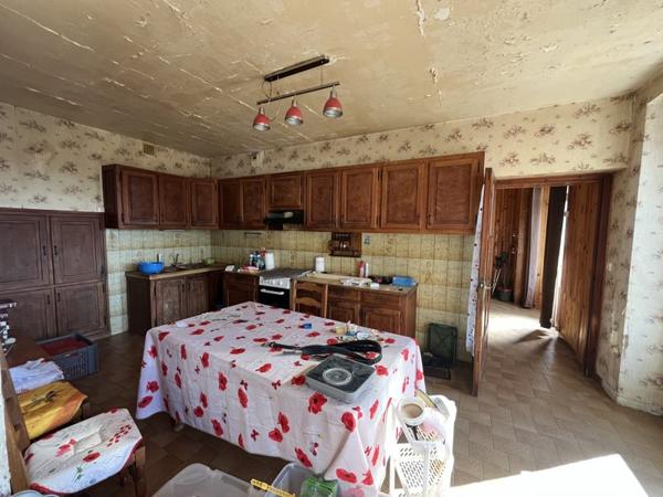 Maison à vendre 128 000 € Javerlhac-et-la-Chapelle-Saint-Robert 5 p 129 m² DPE E