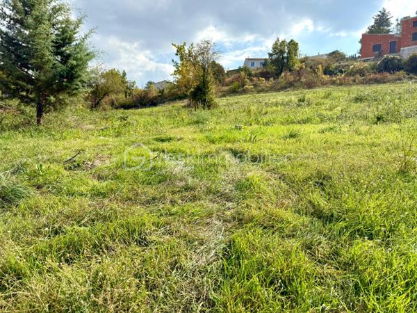 Terrain de 2 760 m²