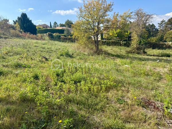 Terrain de 2 760 m²