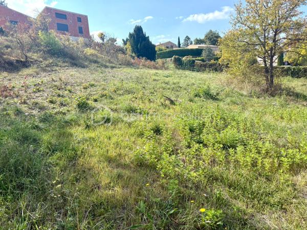 Terrain de 2 760 m²
