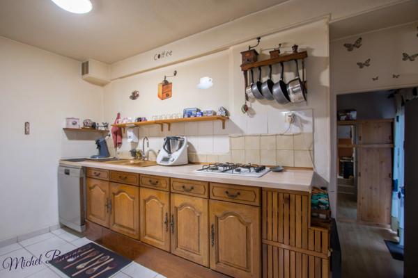 Appartement 108m2, 6 pièces à POLLIONNAY (69) - 4 chambres, 1 bureau et grand terrain.