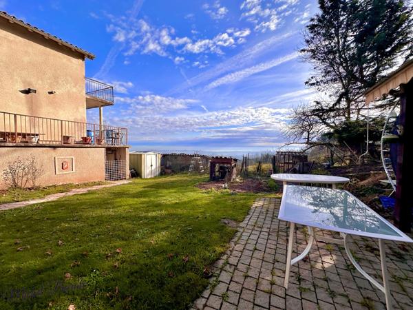 Appartement 108m2, 6 pièces à POLLIONNAY (69) - 4 chambres, 1 bureau et grand terrain.