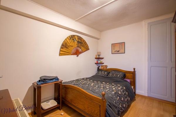 Appartement 108m2, 6 pièces à POLLIONNAY (69) - 4 chambres, 1 bureau et grand terrain.