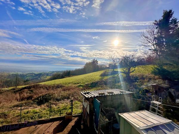 Appartement 108m2, 6 pièces à POLLIONNAY (69) - 4 chambres, 1 bureau et grand terrain.