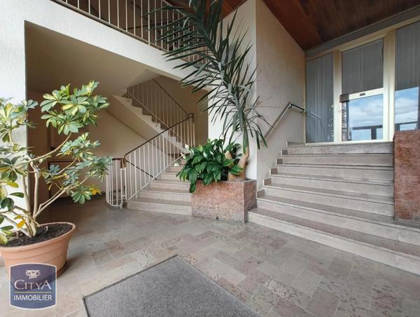 Appartement à louer 2 pièces 56.62m² Roanne (42300)