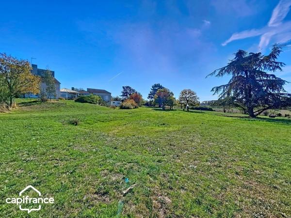 Propriété d’exception à Thouars (79): 448 m² habitables sur 1,7 ha, liberté et volumes hors norme