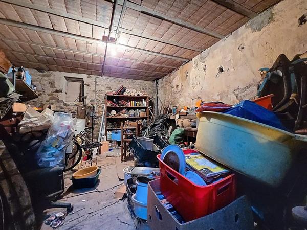 Maison de village avec garage et extérieurs