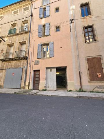 Maison de village avec garage et extérieurs