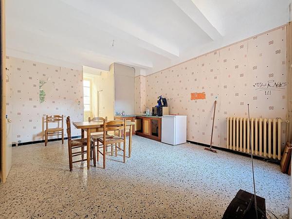 Maison de village avec garage et extérieurs