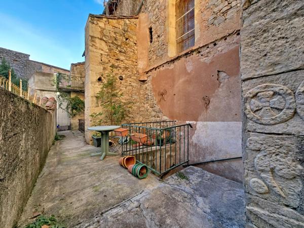 Maison de village avec garage et extérieurs