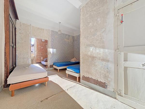 Maison de village avec garage et extérieurs