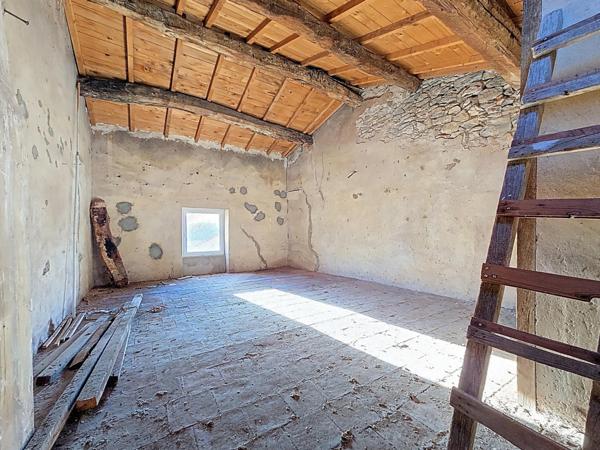 Maison de village avec garage et extérieurs