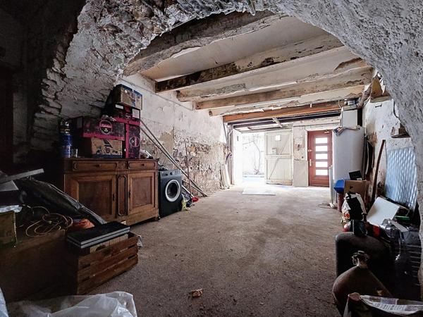 Maison de village avec garage et extérieurs