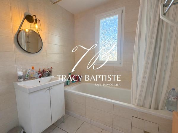 Une maison pensée pour accueillir la vie de famille – 5 chambres – Proche centre ville