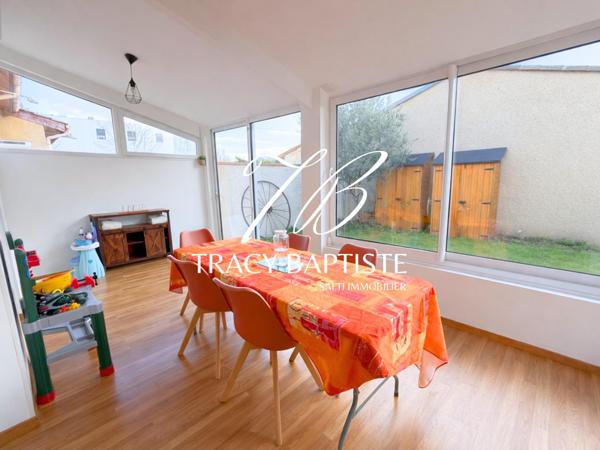 Une maison pensée pour accueillir la vie de famille – 5 chambres – Proche centre ville