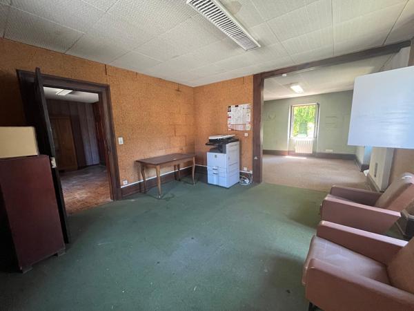 Solide maison en pierres de 300 m², idéal investisseurs, familles nombreuses...)