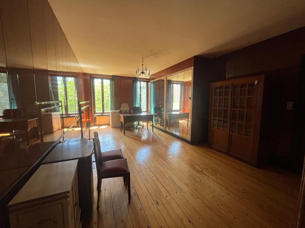 Solide maison en pierres de 300 m², idéal investisseurs, familles nombreuses...)