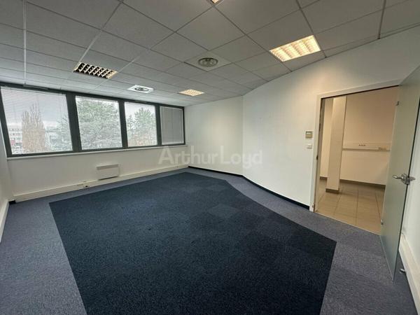BUREAUX à VENDRE de 325 m²