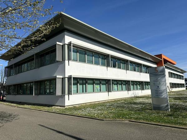 BUREAUX à VENDRE de 325 m²