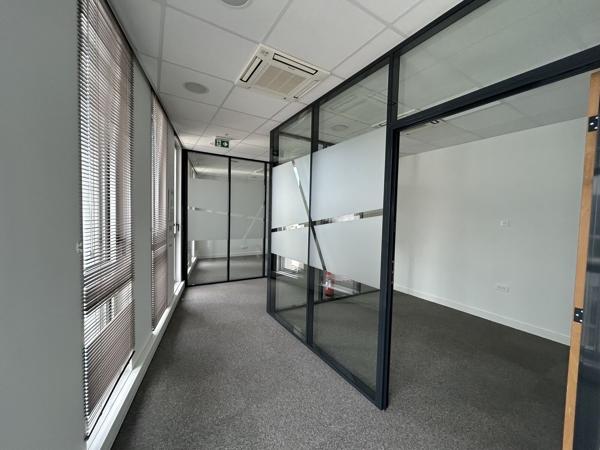 Bureau à louer à Saint-Nazaire proche gare avec 8 places de parking