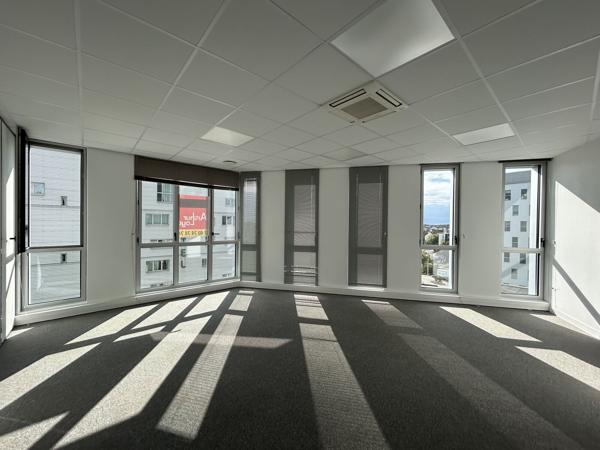 Bureau à louer à Saint-Nazaire proche gare avec 8 places de parking