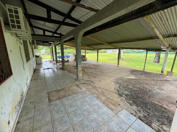 Exceptionnelle Maison a rénover sur une parcelle de 5000 m2 bord de RN1 Macouria