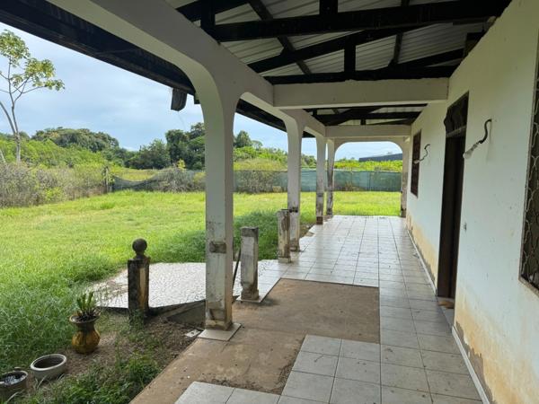 Exceptionnelle Maison a rénover sur une parcelle de 5000 m2 bord de RN1 Macouria