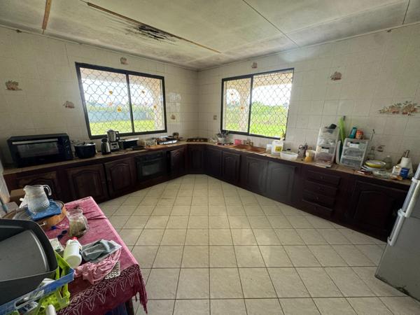 Exceptionnelle Maison a rénover sur une parcelle de 5000 m2 bord de RN1 Macouria