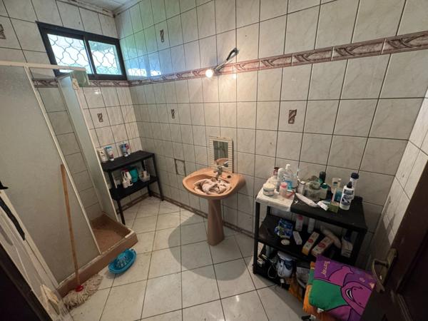 Exceptionnelle Maison a rénover sur une parcelle de 5000 m2 bord de RN1 Macouria