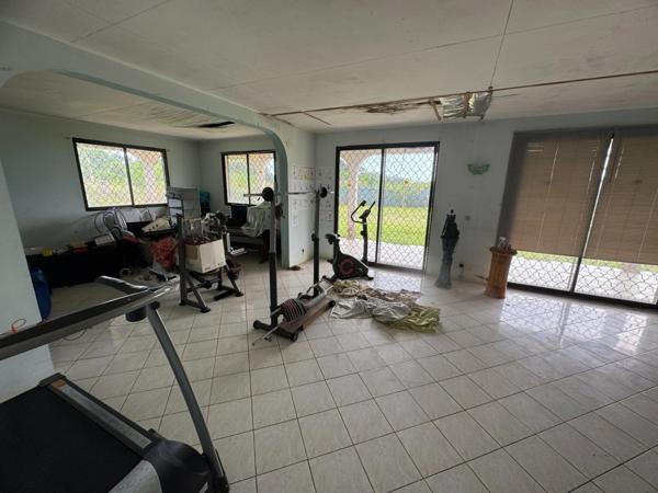 Exceptionnelle Maison a rénover sur une parcelle de 5000 m2 bord de RN1 Macouria