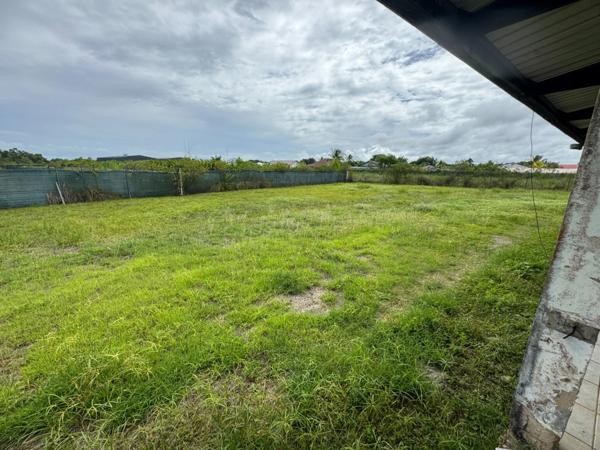 Exceptionnelle Maison a rénover sur une parcelle de 5000 m2 bord de RN1 Macouria