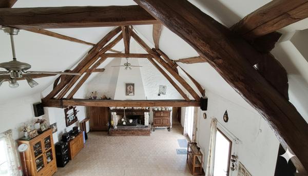 Beaune-la-Rolande (45340) Maison en Pierre avec diverses dépendances