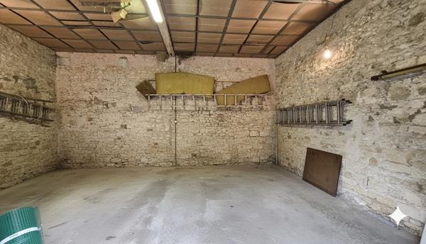 Beaune-la-Rolande (45340) Maison en Pierre avec diverses dépendances