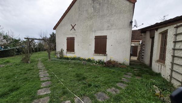 Beaune-la-Rolande (45340) Maison en Pierre avec diverses dépendances