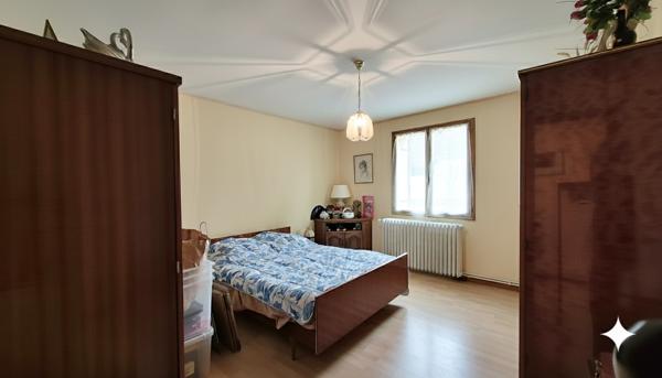 Beaune-la-Rolande (45340) Maison en Pierre avec diverses dépendances