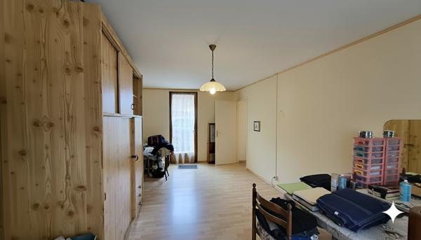 Beaune-la-Rolande (45340) Maison en Pierre avec diverses dépendances