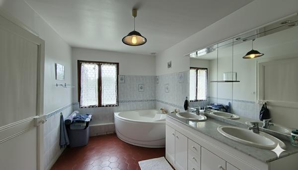 Beaune-la-Rolande (45340) Maison en Pierre avec diverses dépendances