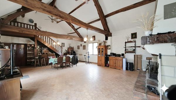 Beaune-la-Rolande (45340) Maison en Pierre avec diverses dépendances