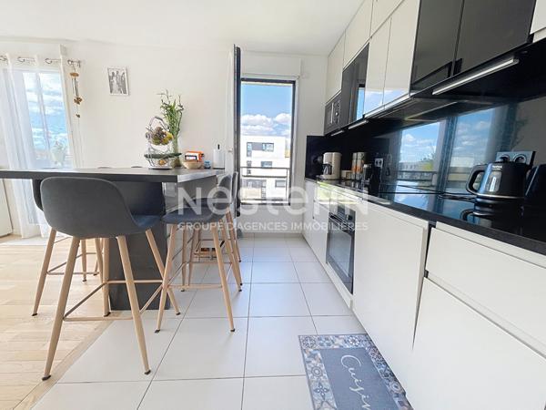 Appartement Saint Cyr L Ecole 3 pièce(s) en dernier étage avec spacieuse terrasse .