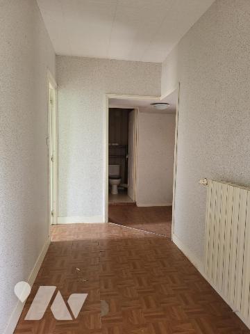 LE TOURNEUR : Maison en pierre avec 1ha60
