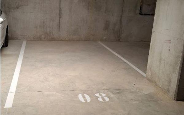 Stationnement à louer    Tours